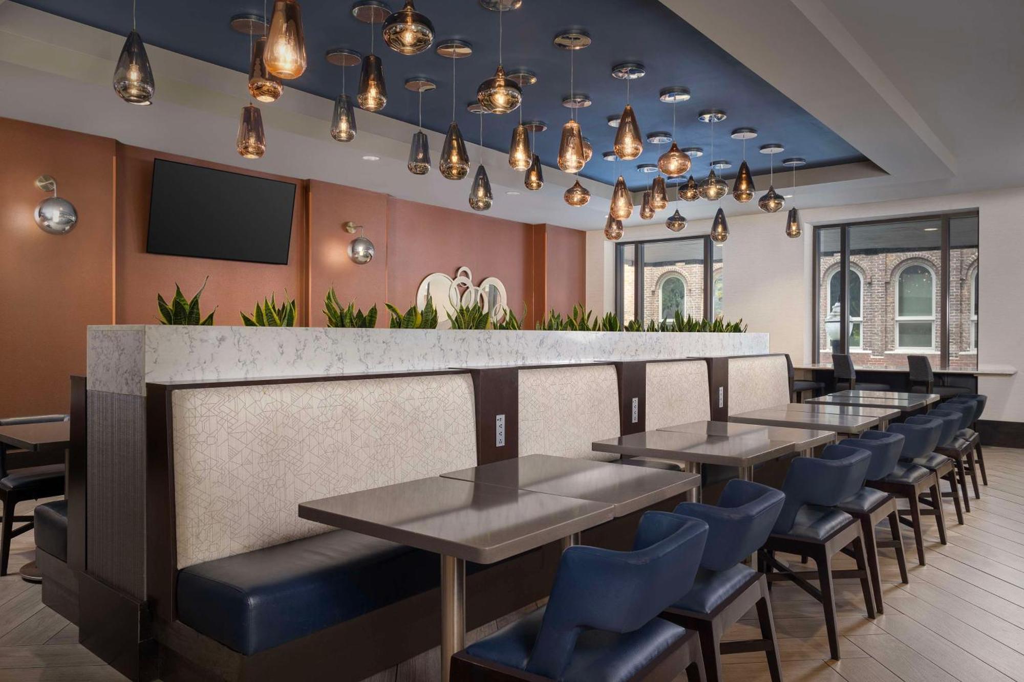 Embassy Suites By Hilton Knoxville Downtown מראה חיצוני תמונה