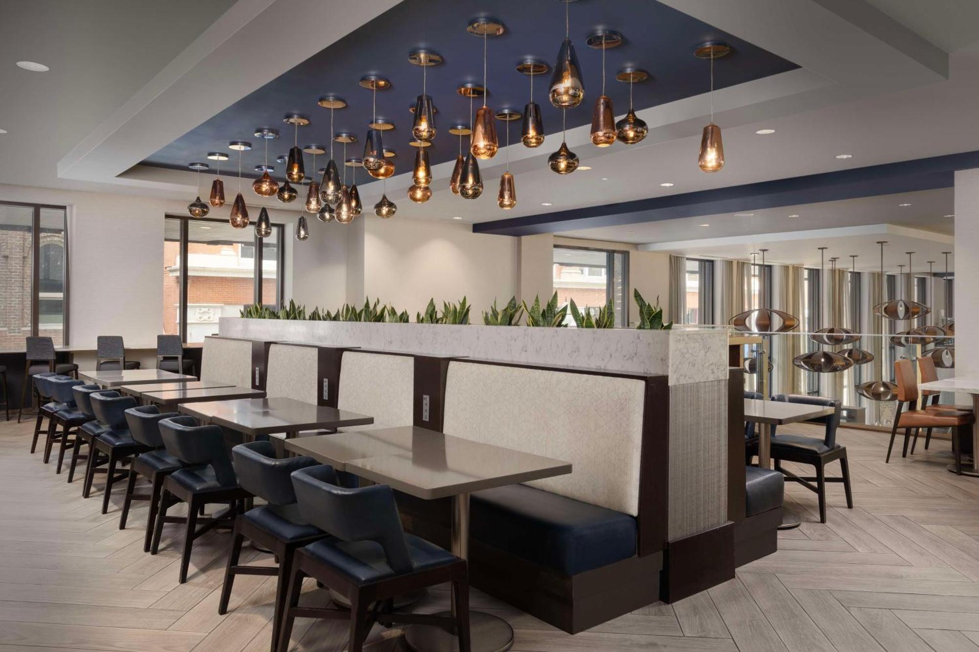 Embassy Suites By Hilton Knoxville Downtown מראה חיצוני תמונה